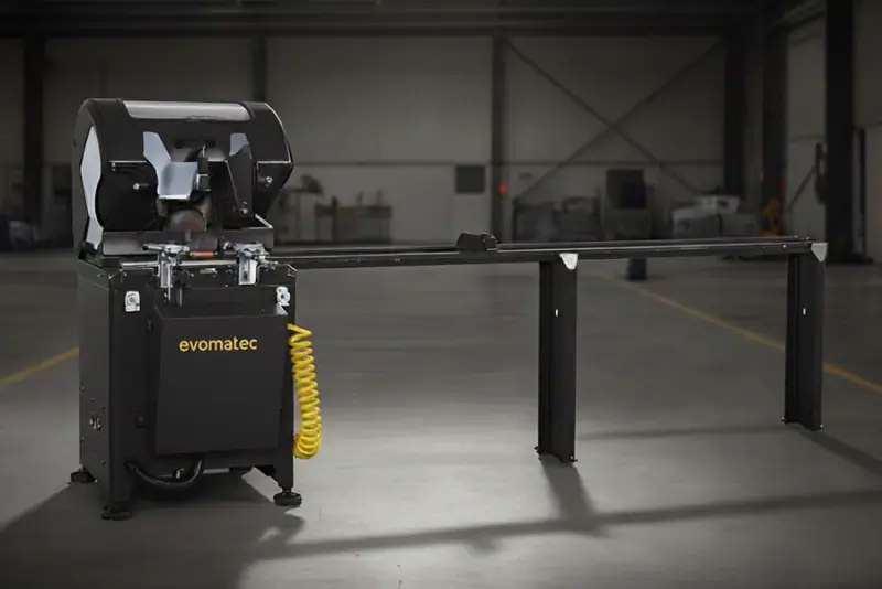 SCIE À ONGLETS AUTOMATIQUE POUR PROFILÉS EN BOIS EVOM IIH 500